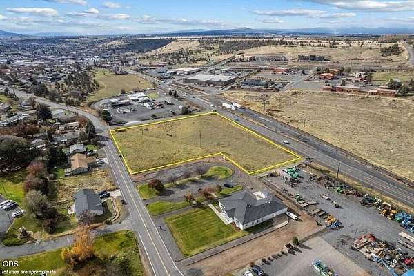 3 Acres of Commercial Land for Sale in Madras, Oregon