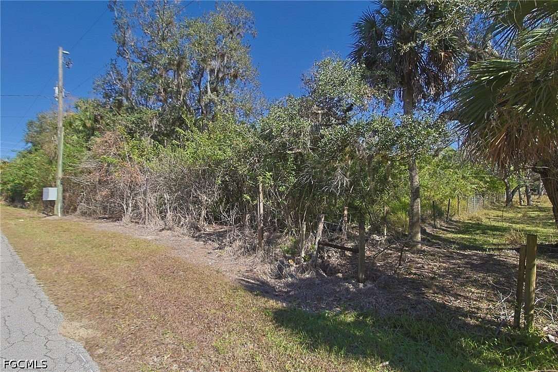 1 Acre of Residential Land for Sale in Alva, Florida