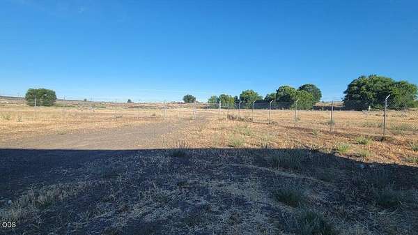 13.5 Acres of Commercial Land for Sale in Prineville, Oregon
