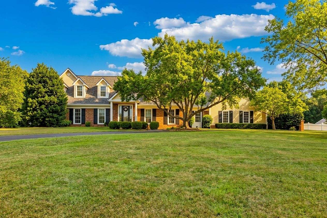 1.8 Acres of Land with Home for Sale in Clarksville, Tennessee