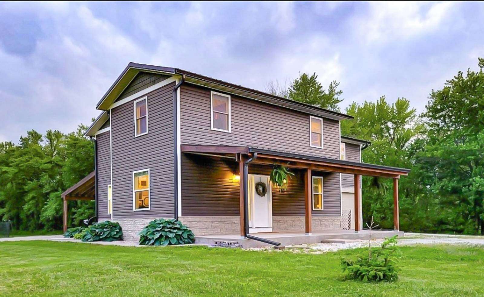 4.52 Acres of Land with Home for Sale in Pittsfield, Illinois