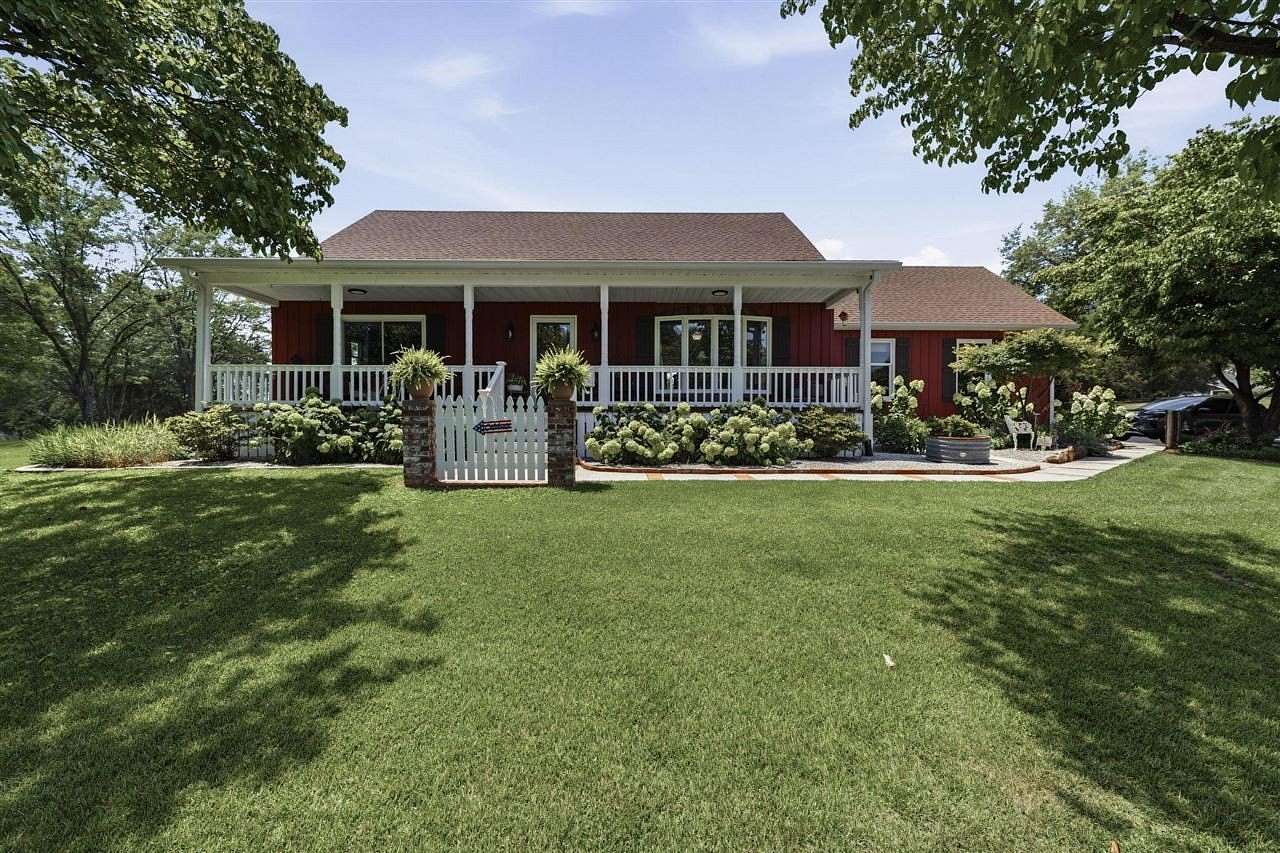 2.29 Acres of Land with Home for Sale in Alvaton, Kentucky