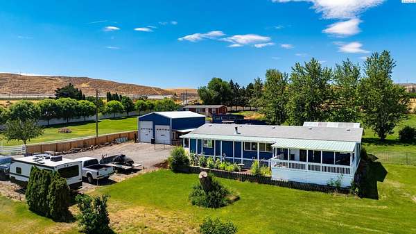 1.53 Acres of Land with Home for Sale in Kennewick, Washington