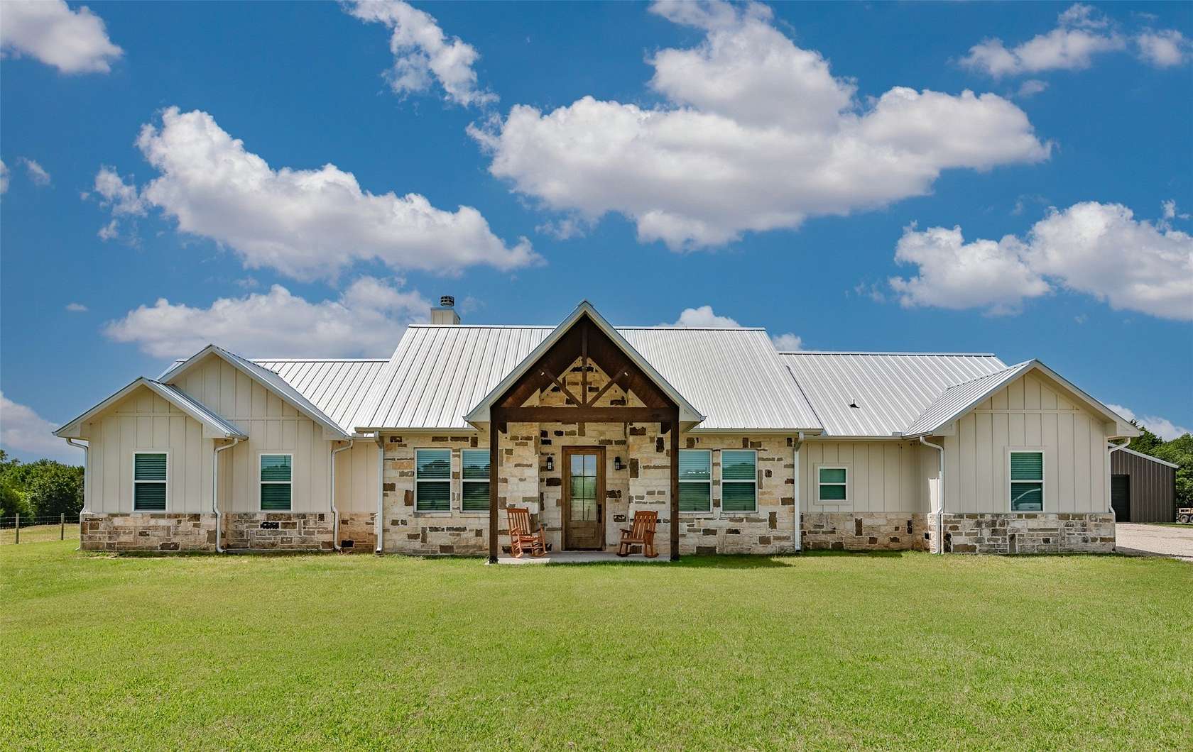 14.2 Acres of Land with Home for Sale in Whitesboro, Texas