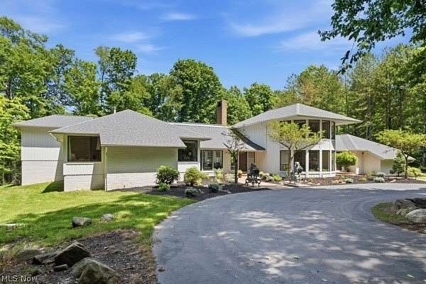 2.9 Acres of Land with Home for Sale in Moreland Hills, Ohio