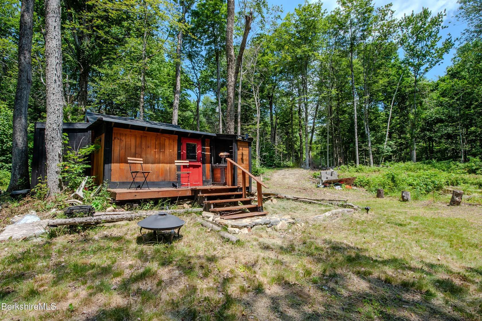 9.89 Acres of Residential Land for Sale in Becket, Massachusetts