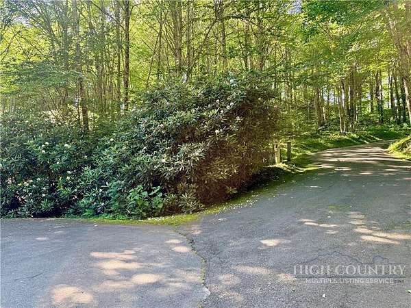 1 Acre of Residential Land for Sale in Banner Elk, North Carolina