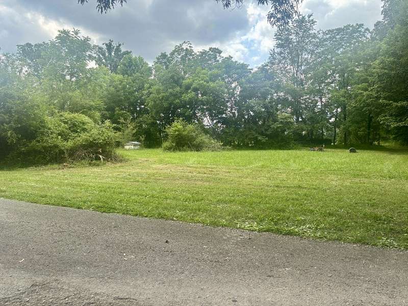 4 Acres of Residential Land for Sale in Manchester, Tennessee