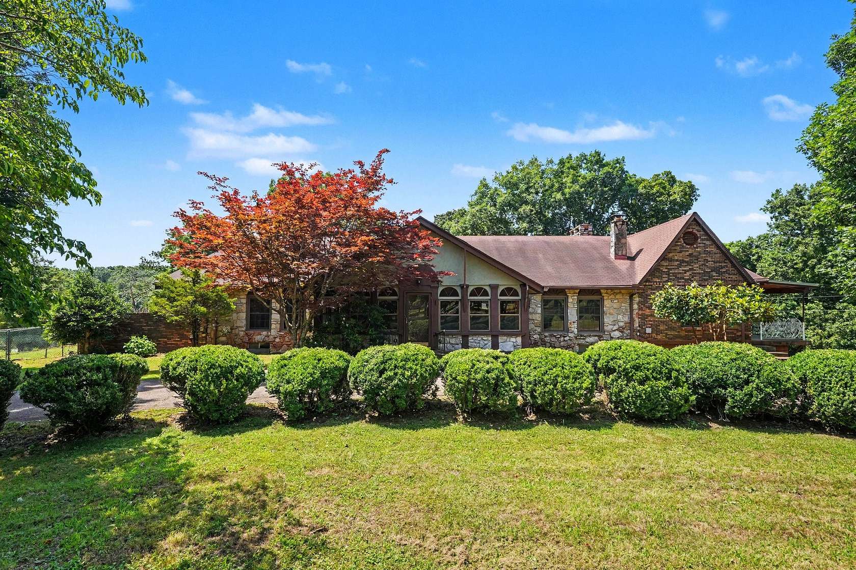 13.8 Acres of Land with Home for Sale in Summertown, Tennessee