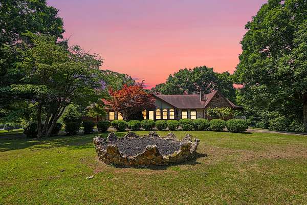 13.8 Acres of Land with Home for Sale in Summertown, Tennessee