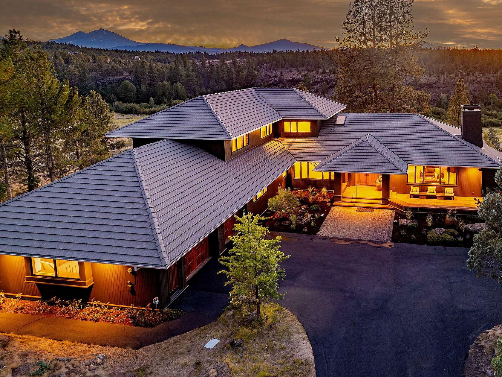 2.45 Acres of Land with Home for Sale in Sisters, Oregon