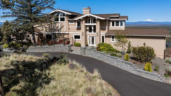 3.53 Acres of Land with Home for Sale in Redmond, Oregon