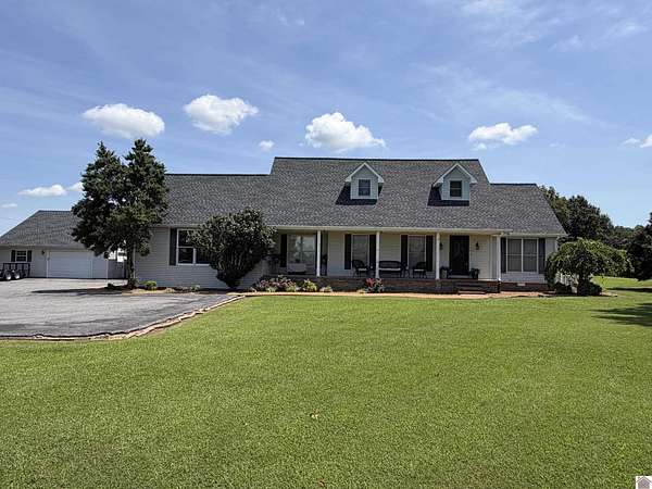 1.75 Acres of Land with Home for Sale in Fulton, Kentucky