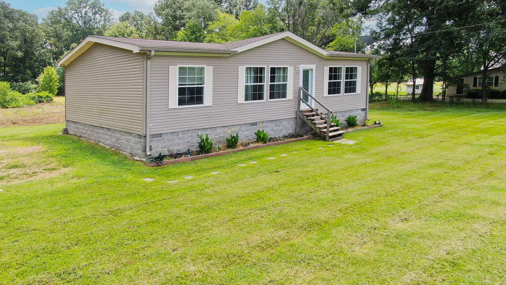 1.63 Acres of Land with Home for Sale in Paducah, Kentucky