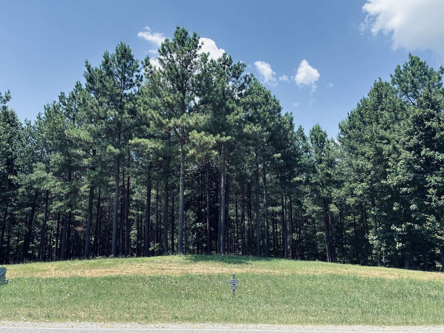 1.37 Acres of Residential Land for Sale in Jasper, Tennessee