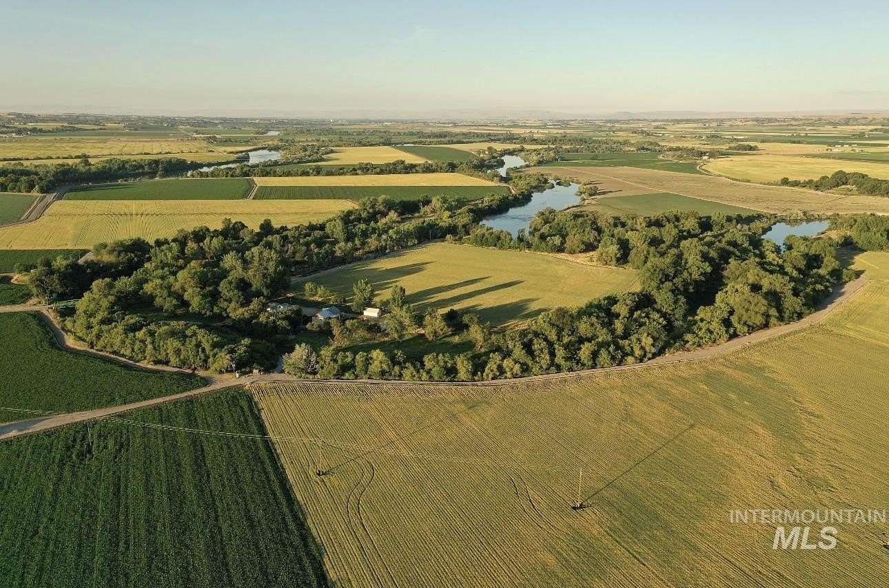 36 Acres of Land with Home for Sale in Ontario, Oregon