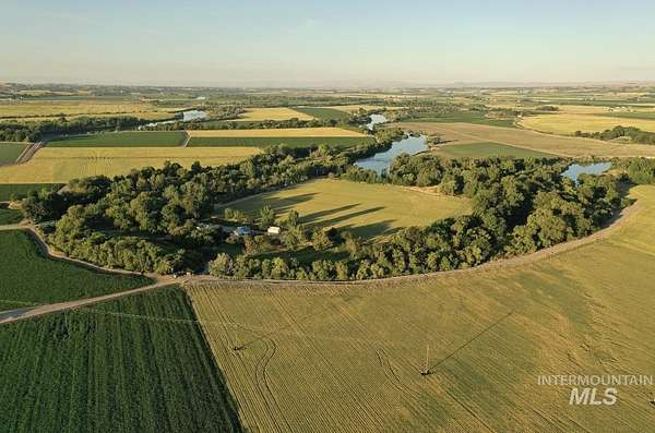 36 Acres of Land with Home for Sale in Ontario, Oregon