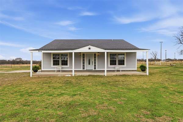 2 Acres of Land with Home for Lease in Greenville, Texas