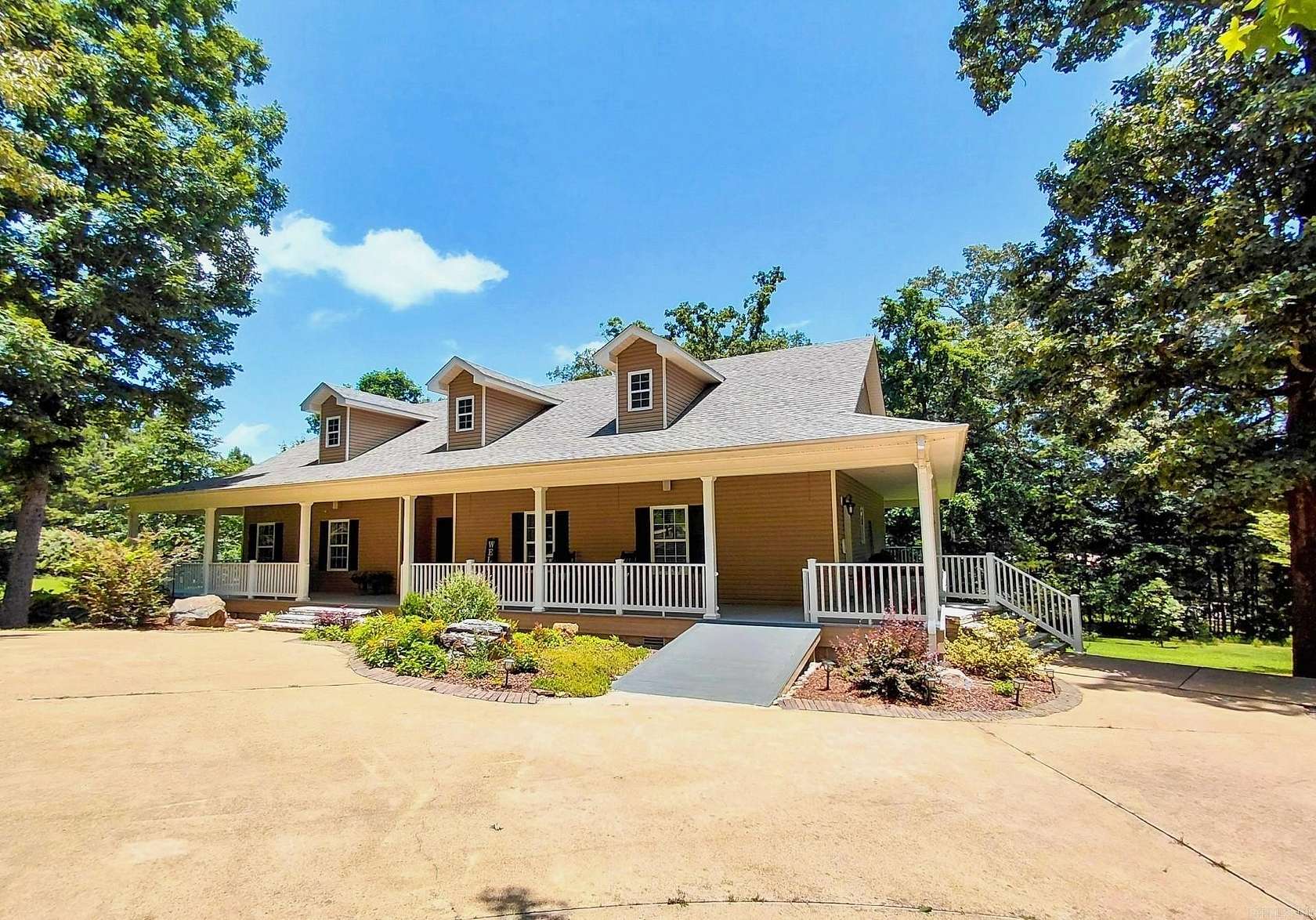 2.14 Acres of Land with Home for Sale in Hot Springs, Arkansas