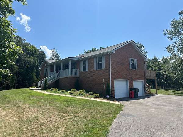 3.25 Acres of Land with Home for Auction in Nashville, Tennessee