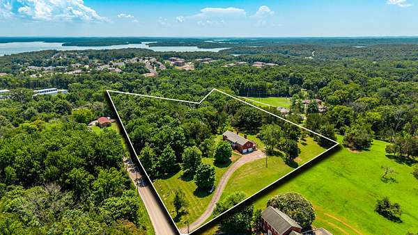 3.25 Acres of Land with Home for Auction in Nashville, Tennessee