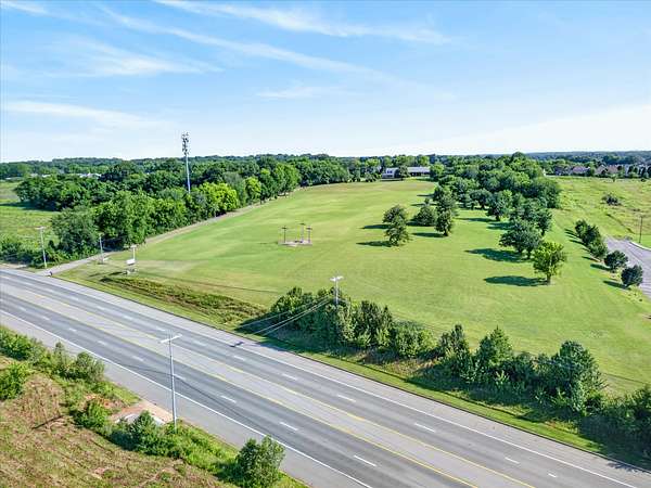 14.5 Acres of Improved Mixed-Use Land for Sale in Clarksville, Tennessee