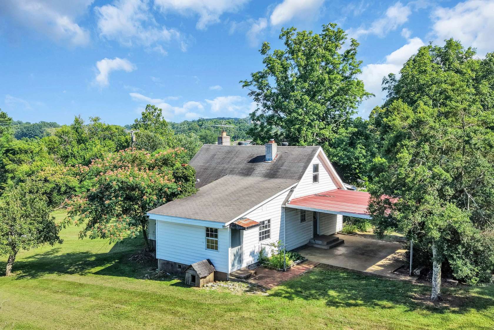 2.52 Acres of Land with Home for Sale in Goodlettsville, Tennessee