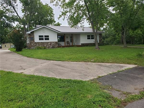 1.5 Acres of Land with Home for Sale in Marshall, Arkansas