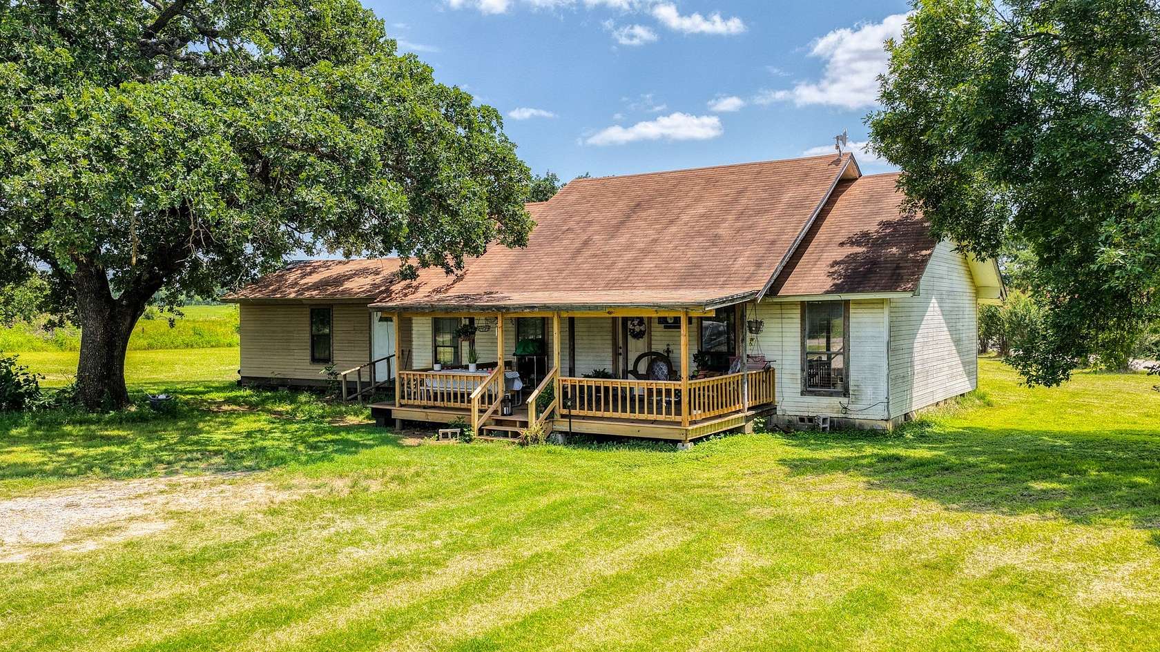 9.47 Acres of Land with Home for Sale in Santo, Texas