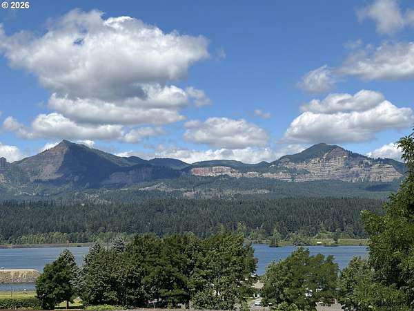 0.76 Acres of Mixed-Use Land for Sale in Cascade Locks, Oregon