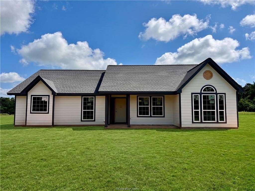 5.5 Acres of Land with Home for Sale in Franklin, Texas