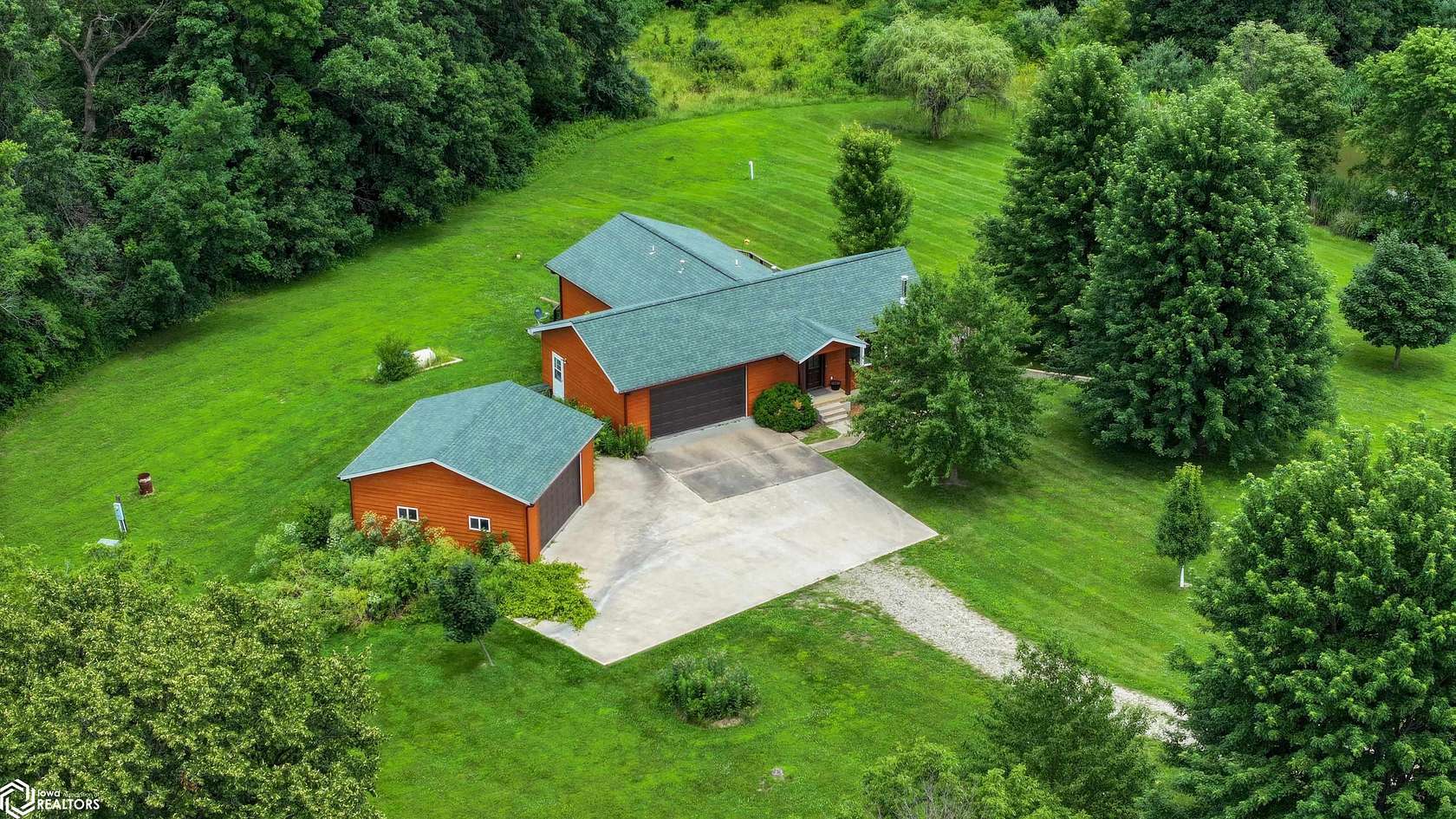39.4 Acres of Recreational Land with Home for Sale in Keosauqua, Iowa