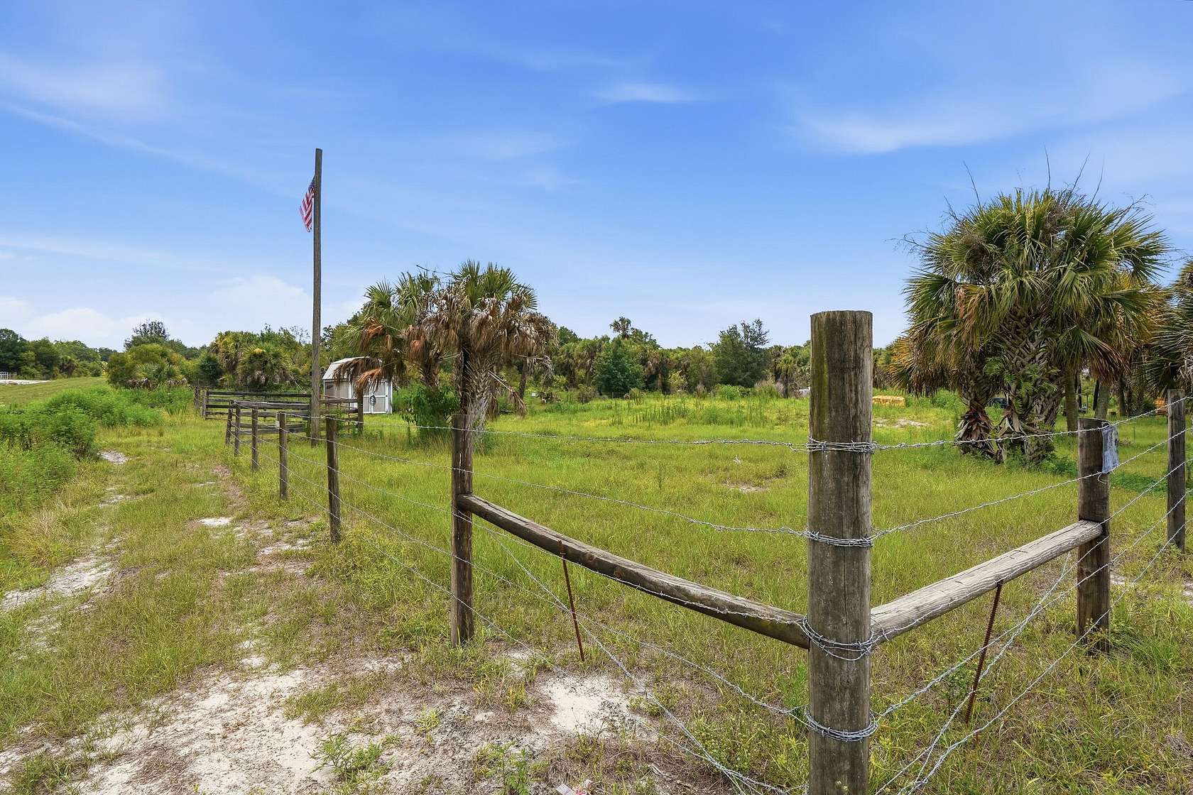 1.25 Acres of Residential Land for Sale in Okeechobee, Florida