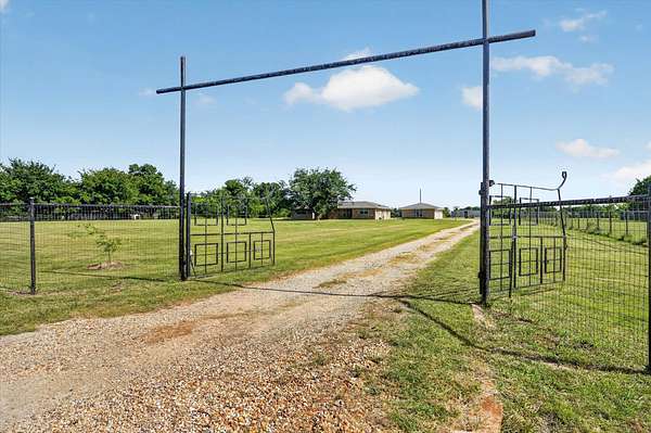 5.29 Acres of Land with Home for Sale in Lucas, Texas