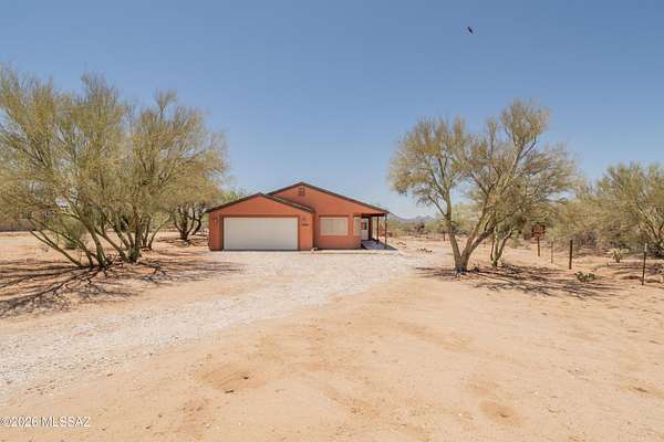 1.5 Acres of Land with Home for Sale in Tucson, Arizona