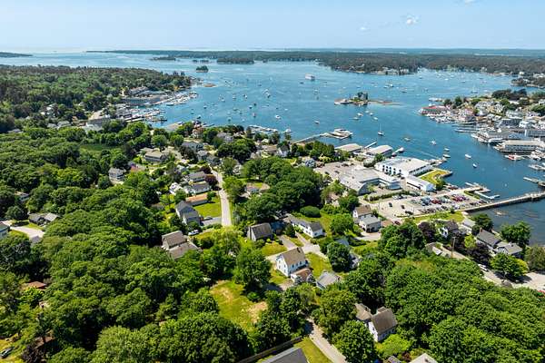 0.6 Acres of Residential Land for Sale in Boothbay Harbor, Maine