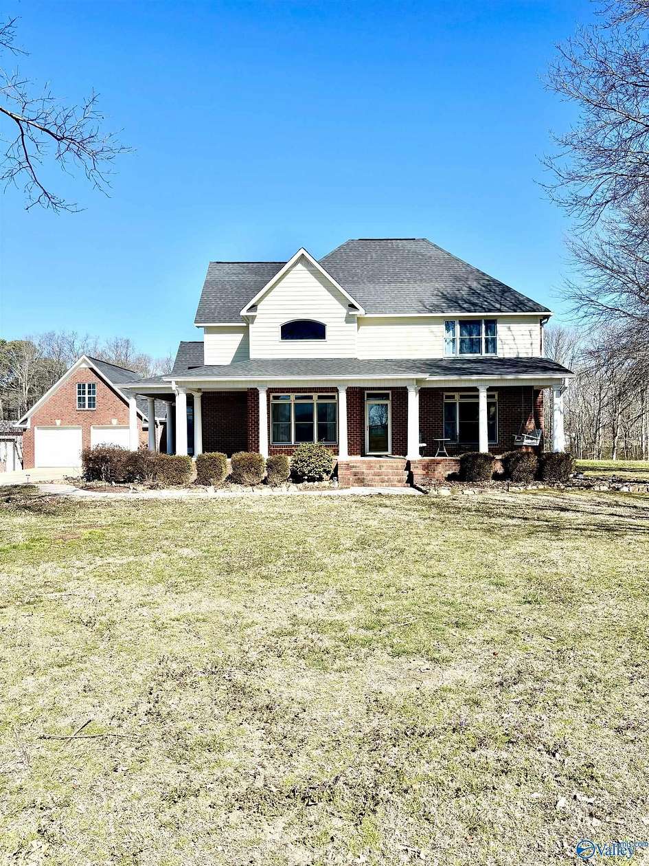 4.73 Acres of Land with Home for Sale in Boaz, Alabama