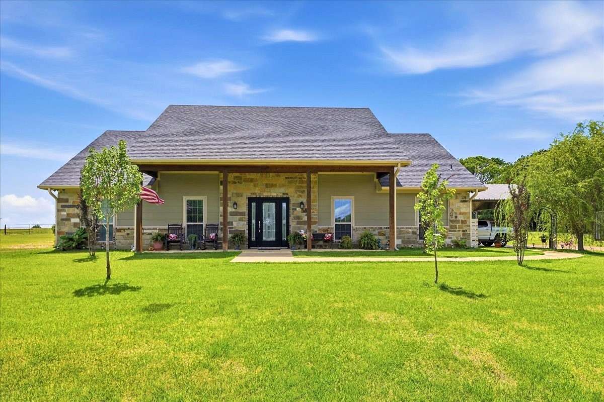 2 Acres of Land with Home for Sale in Malakoff, Texas