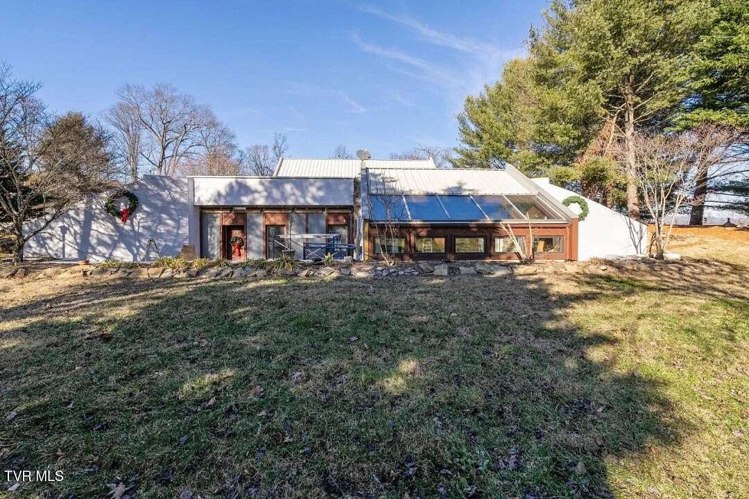 1.52 Acres of Land with Home for Sale in Morristown, Tennessee