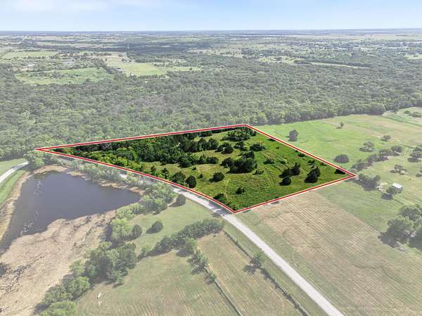 6.63 Acres of Residential Land for Sale in Southmayd, Texas