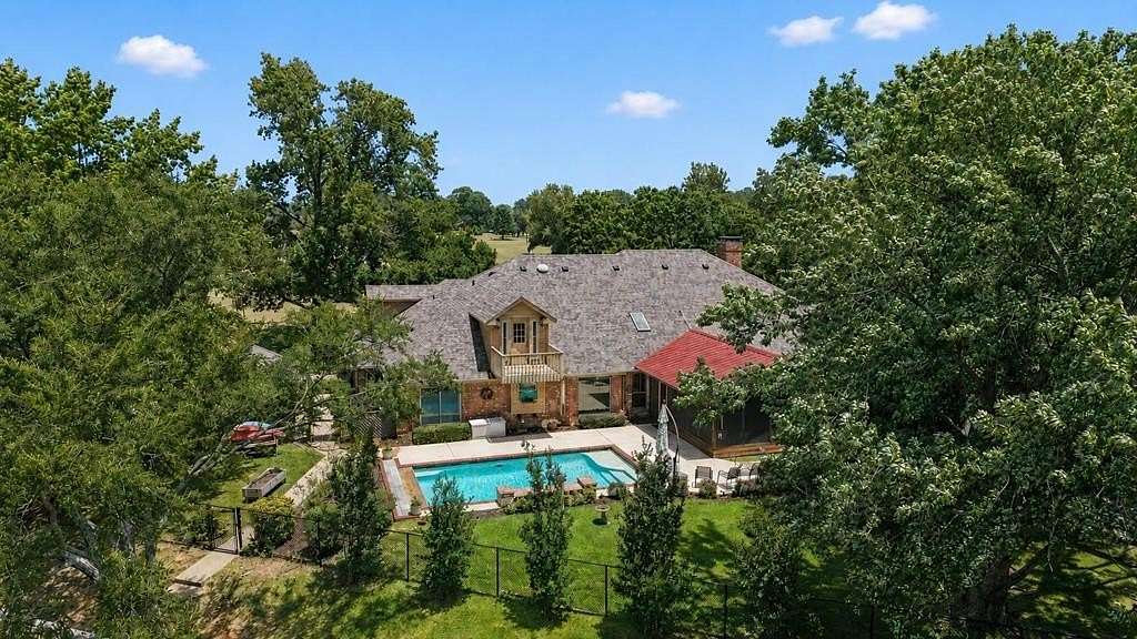 1.8 Acres of Land with Home for Sale in Trinidad, Texas