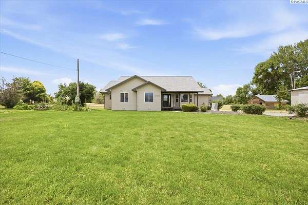 10 Acres of Land with Home for Sale in Prosser, Washington