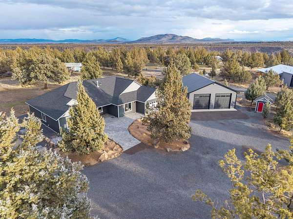 2.5 Acres of Land with Home for Sale in Culver, Oregon