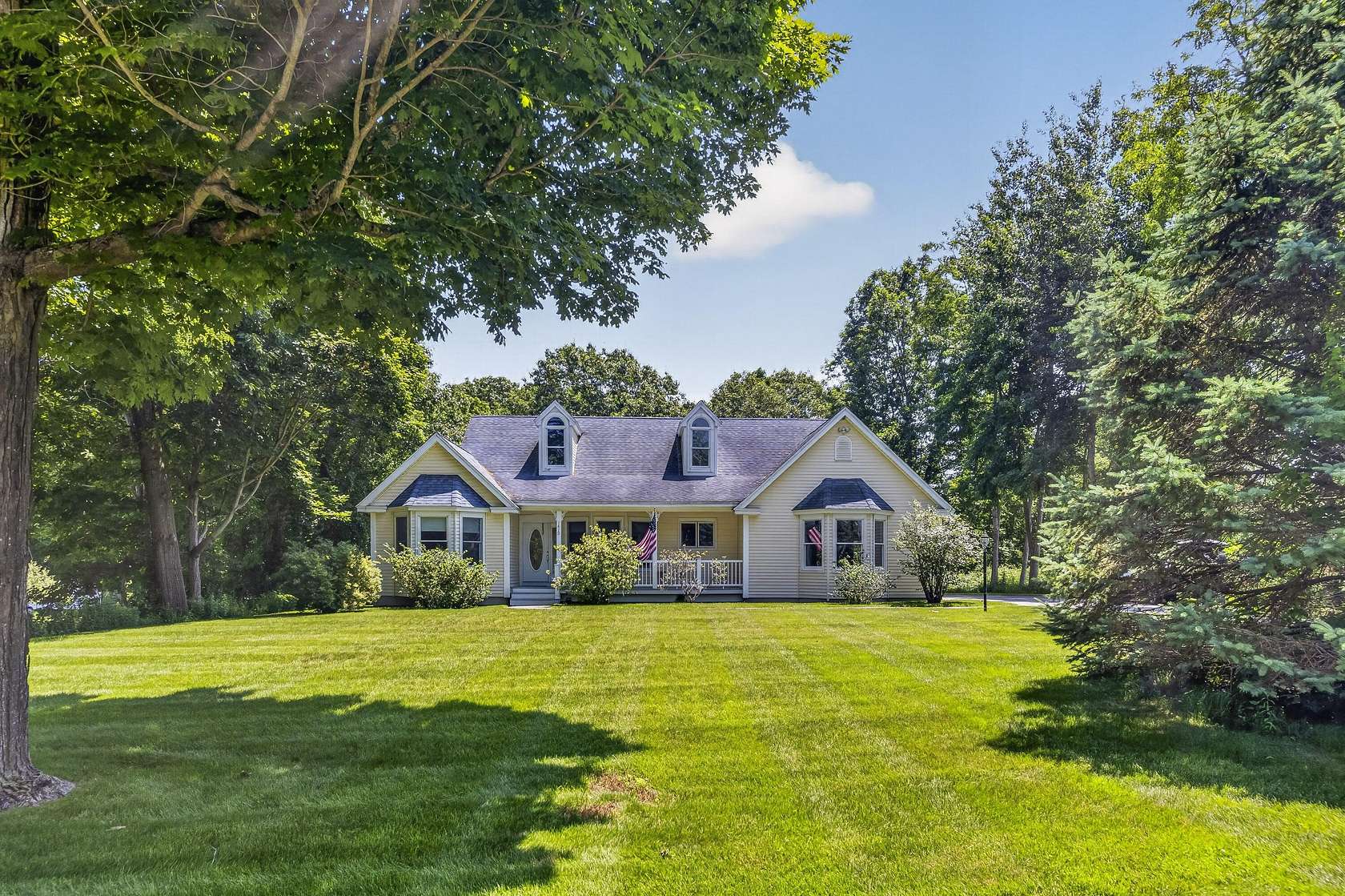 4.24 Acres of Land with Home for Sale in Harpswell Town, Maine