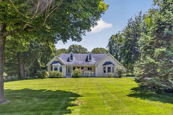 4.24 Acres of Land with Home for Sale in Harpswell Town, Maine