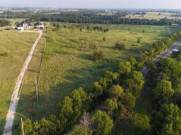 7.77 Acres of Residential Land for Sale in Ennis, Texas