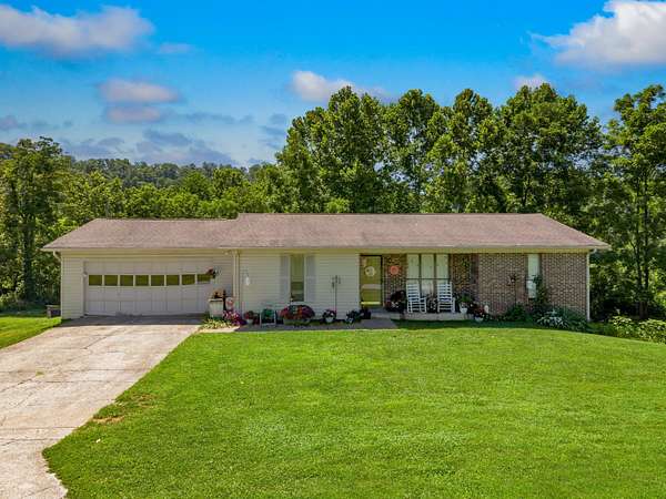 125 Acres of Land with Home for Sale in Thorn Hill, Tennessee