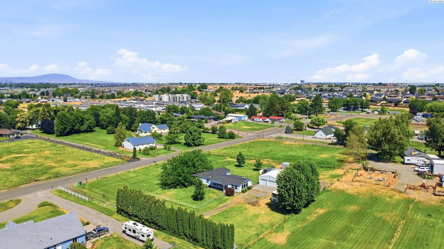 1.59 Acres of Land with Home for Sale in Pasco, Washington