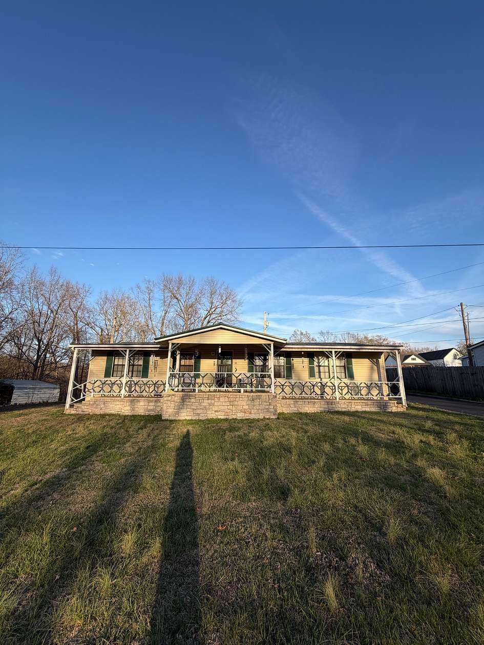 2.6 Acres of Land with Home for Sale in Cottontown, Tennessee