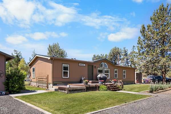 4.72 Acres of Land with Home for Sale in Redmond, Oregon